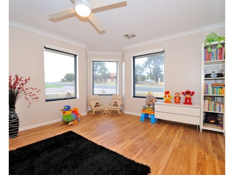 25 Selkirk Drive, Kinross WA 6028