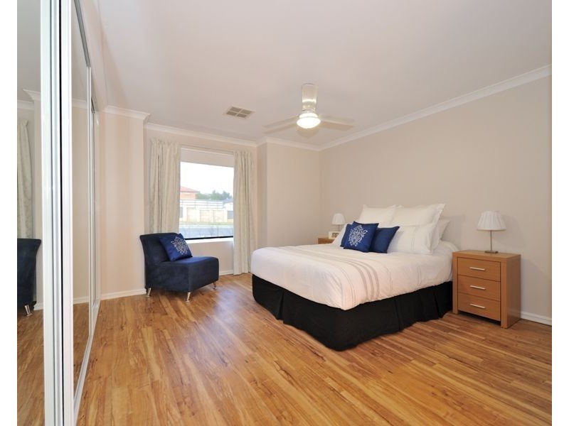 25 Selkirk Drive, Kinross WA 6028