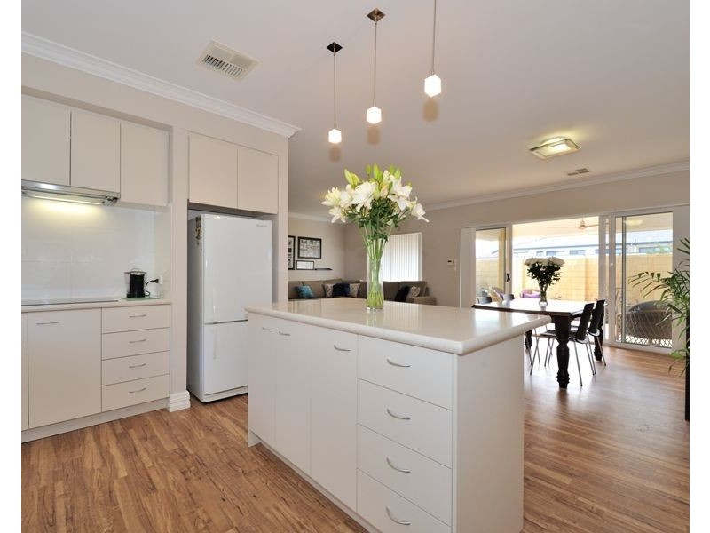 25 Selkirk Drive, Kinross WA 6028