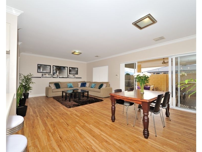 25 Selkirk Drive, Kinross WA 6028