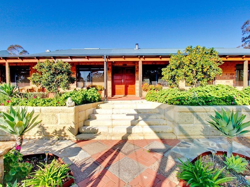 10 Leschenaultia Drive, Chittering WA 6084