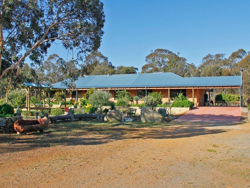 10 Leschenaultia Drive, Chittering WA 6084