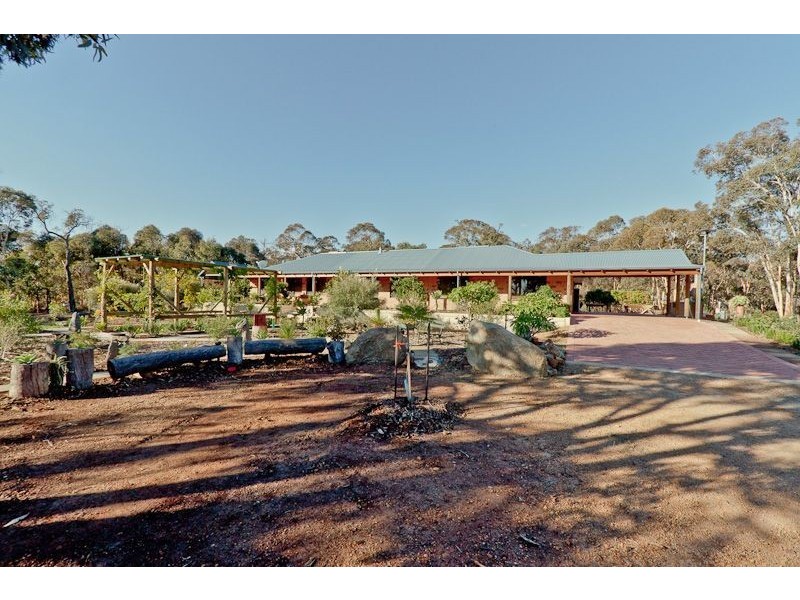 10 Leschenaultia Drive, Chittering WA 6084