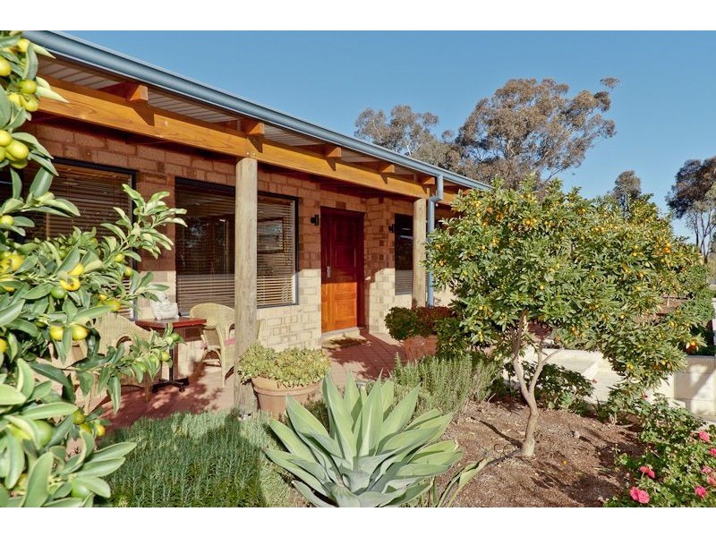 10 Leschenaultia Drive, Chittering WA 6084