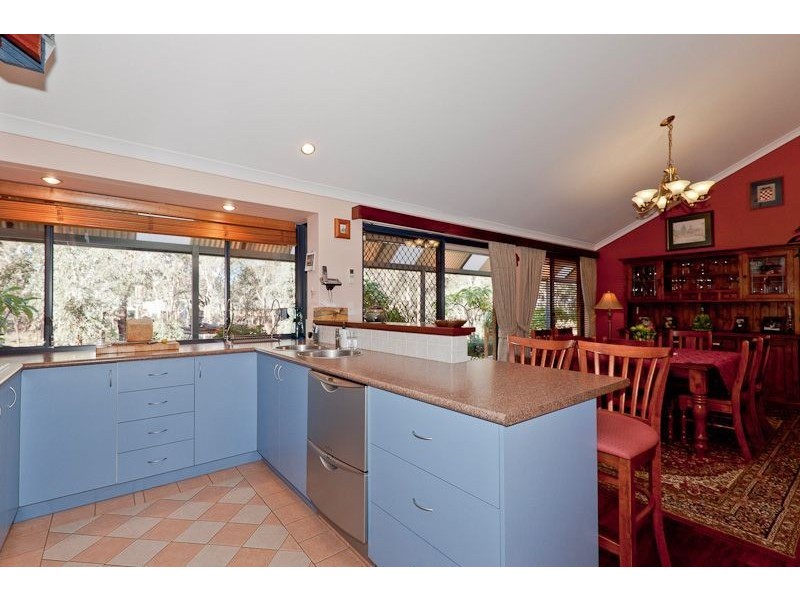 10 Leschenaultia Drive, Chittering WA 6084