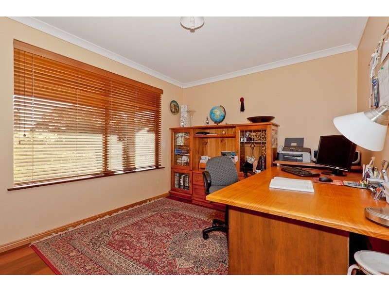 10 Leschenaultia Drive, Chittering WA 6084