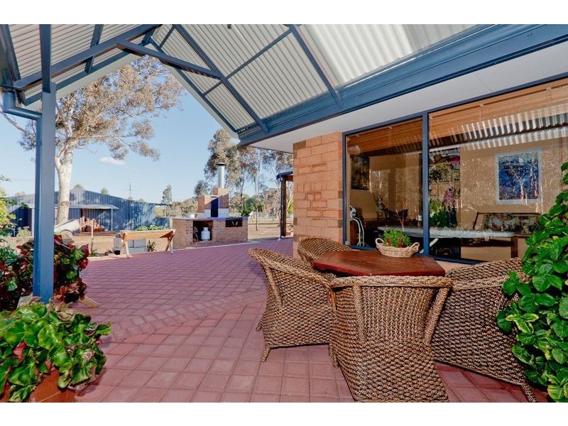 10 Leschenaultia Drive, Chittering WA 6084