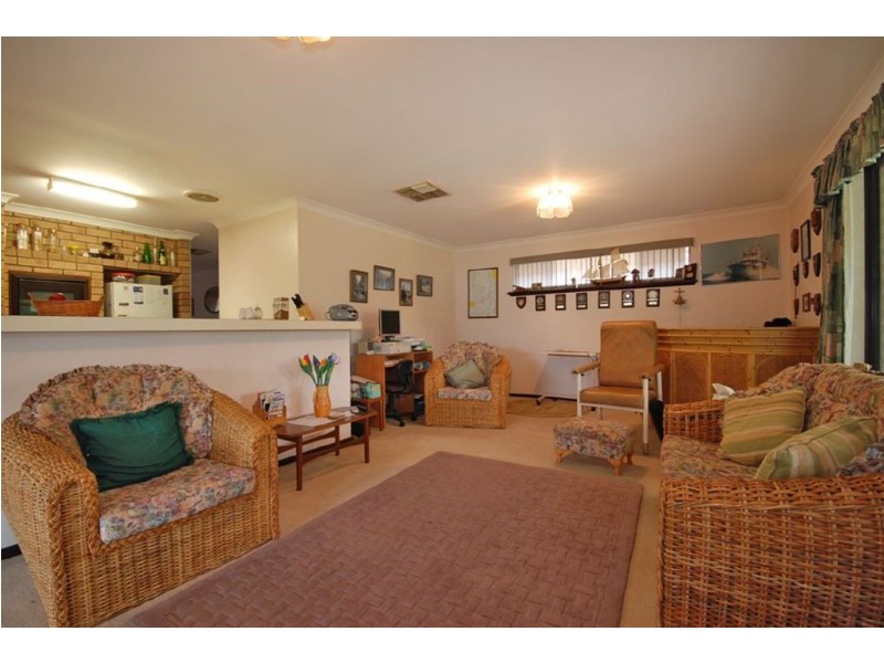 12 Pebblewood Road, Woodvale WA 6026