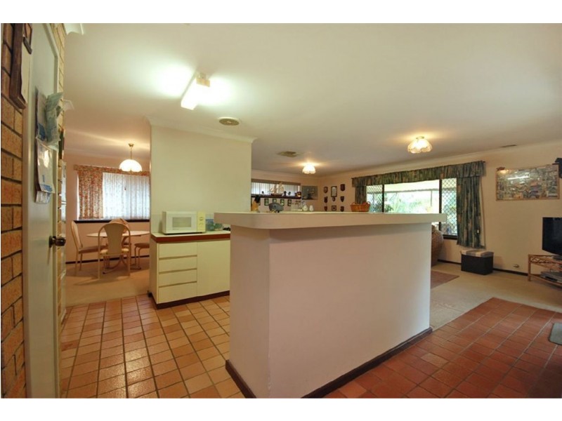 12 Pebblewood Road, Woodvale WA 6026