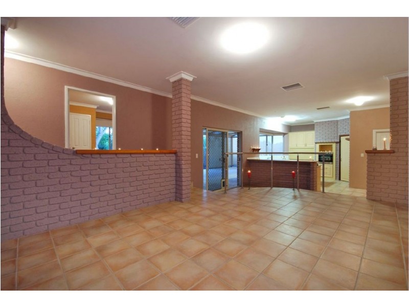 27 Pioneer Drive, Edgewater WA 6027