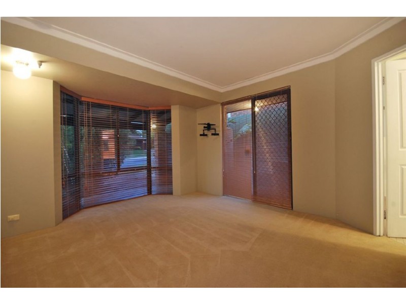 27 Pioneer Drive, Edgewater WA 6027