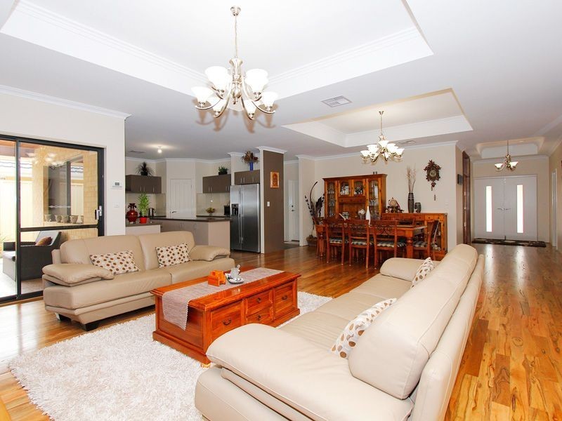 14 Bardeen Pass, Carramar WA 6031