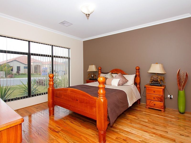 14 Bardeen Pass, Carramar WA 6031