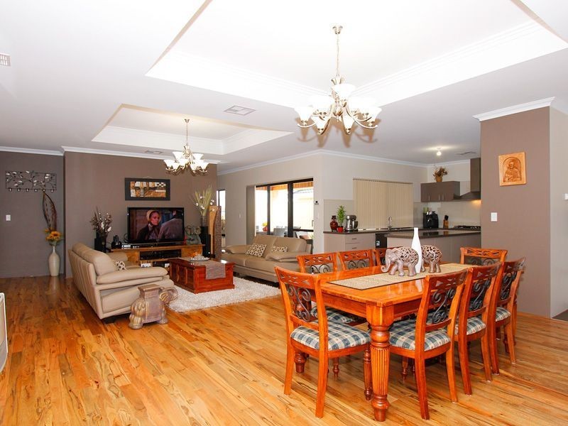 14 Bardeen Pass, Carramar WA 6031