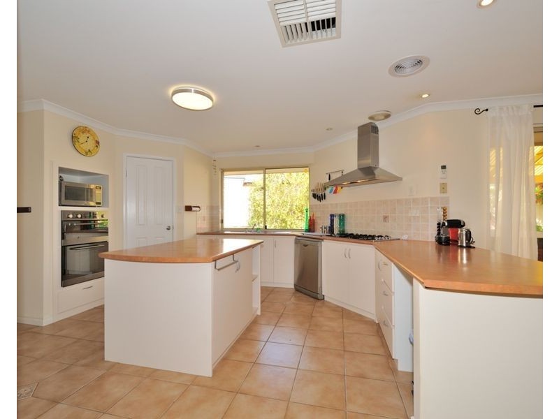 57 Wishaw Loop, Kinross WA 6028