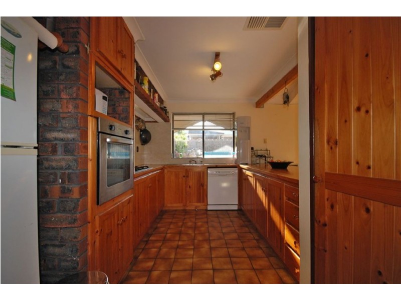 2 Woodview Court, Edgewater WA 6027