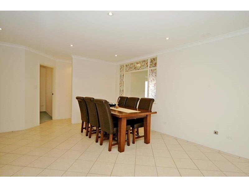 25 Merrang Circuit, Carramar WA 6031