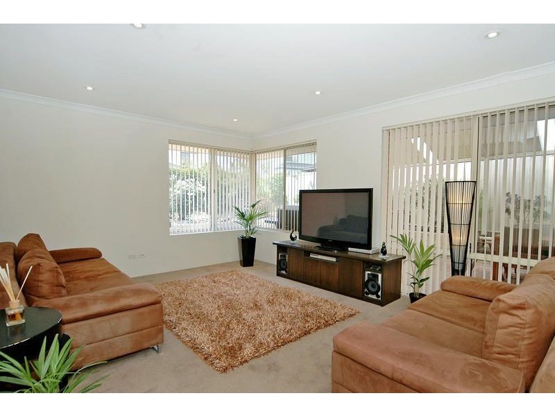 25 Merrang Circuit, Carramar WA 6031