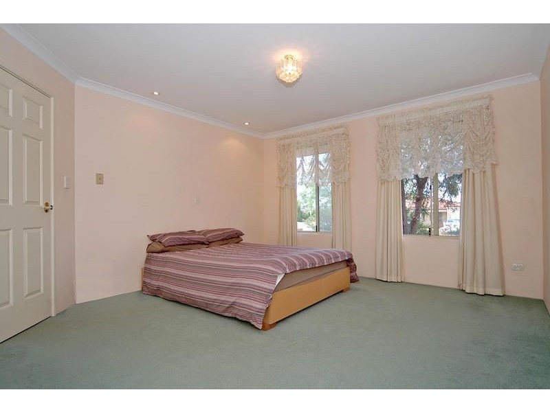 25 Merrang Circuit, Carramar WA 6031