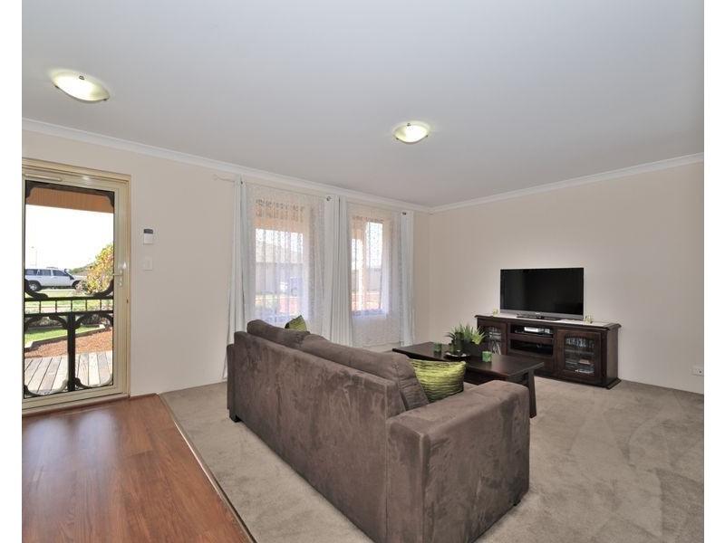 2 Phoenix Terrace, Hocking WA 6065