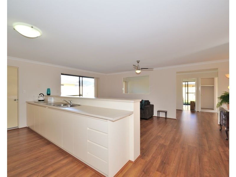 2 Phoenix Terrace, Hocking WA 6065