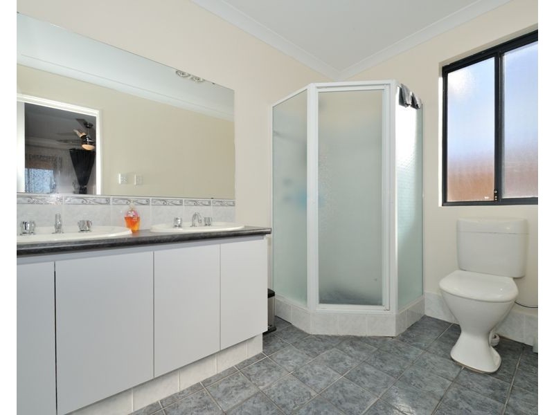 2 Phoenix Terrace, Hocking WA 6065