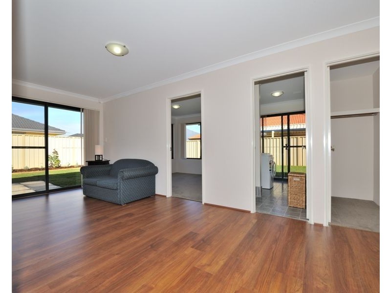 2 Phoenix Terrace, Hocking WA 6065