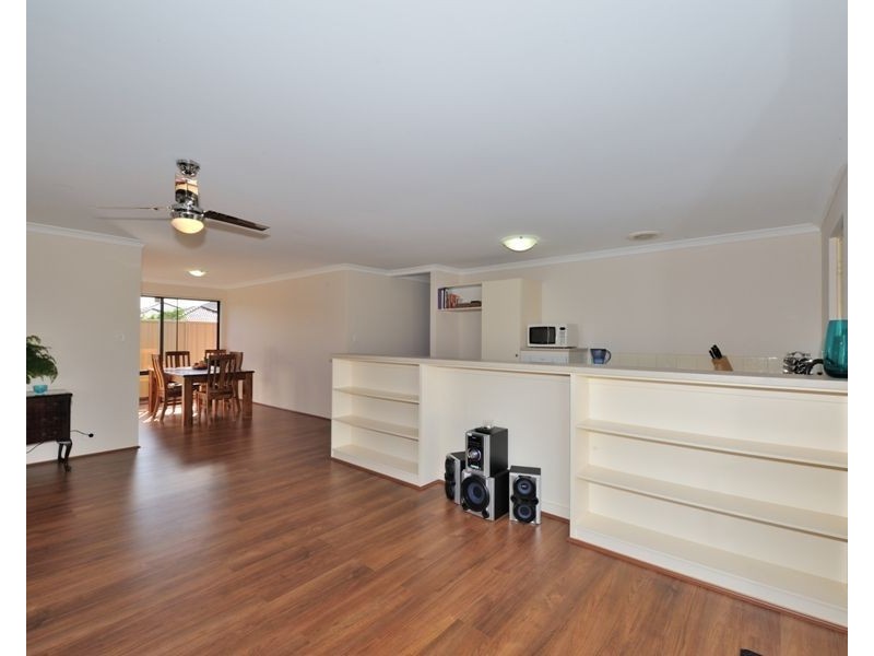 2 Phoenix Terrace, Hocking WA 6065