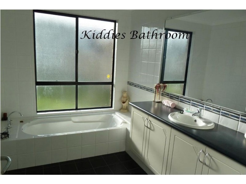 18 Cairn Crescent, Gingin WA 6503