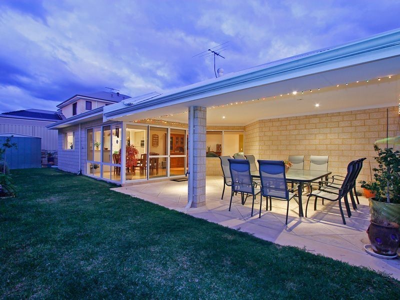 25 Westwood Meander, Carramar WA 6031