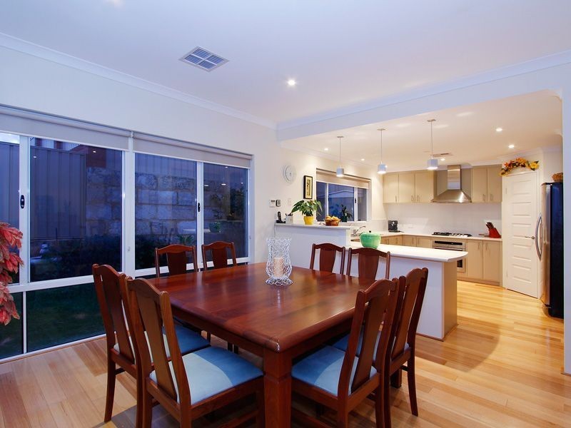 25 Westwood Meander, Carramar WA 6031