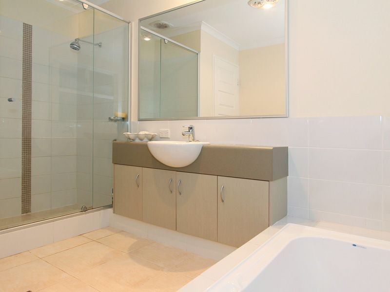 25 Westwood Meander, Carramar WA 6031