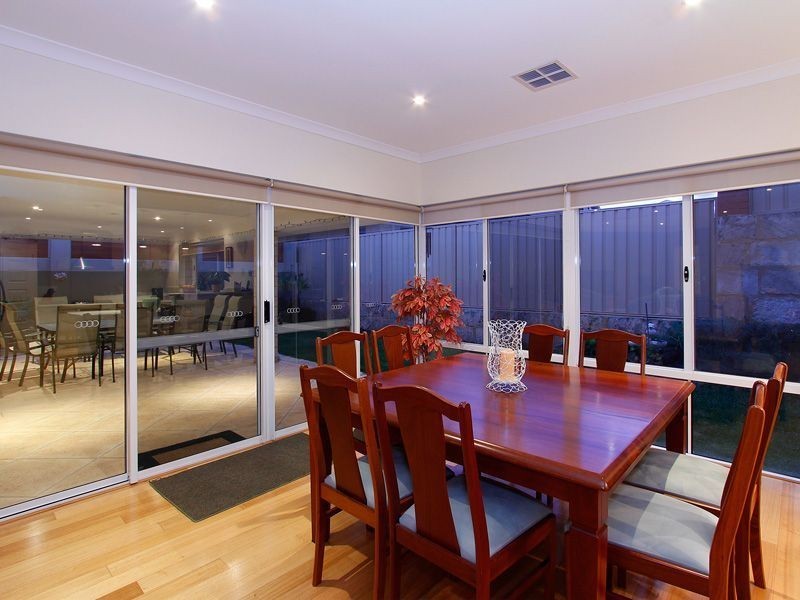 25 Westwood Meander, Carramar WA 6031