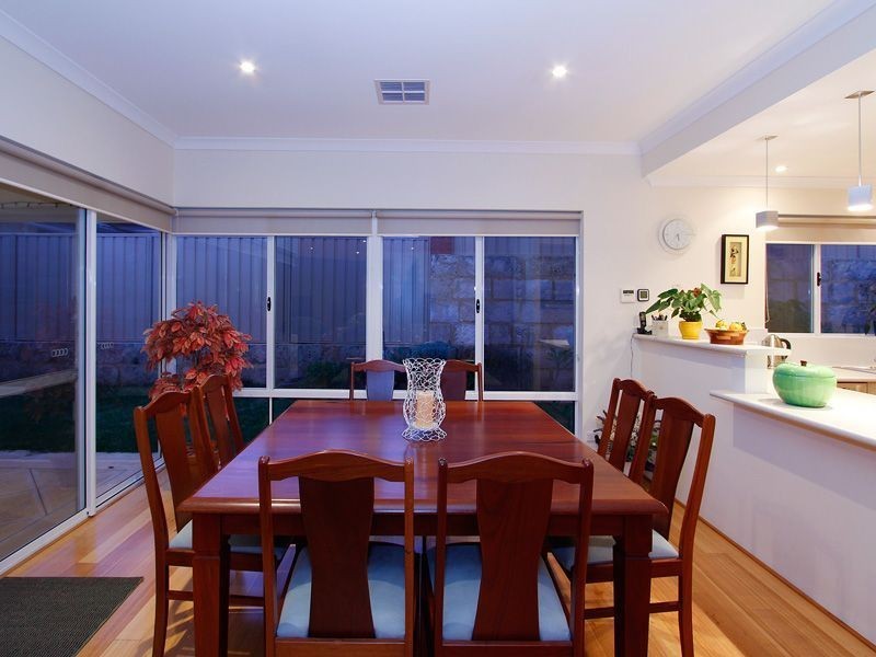 25 Westwood Meander, Carramar WA 6031