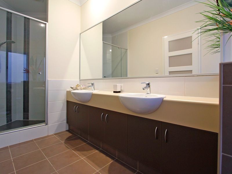 25 Westwood Meander, Carramar WA 6031