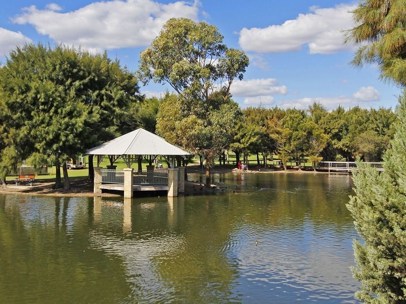 26 Moonflight Crescent, Iluka WA 6028