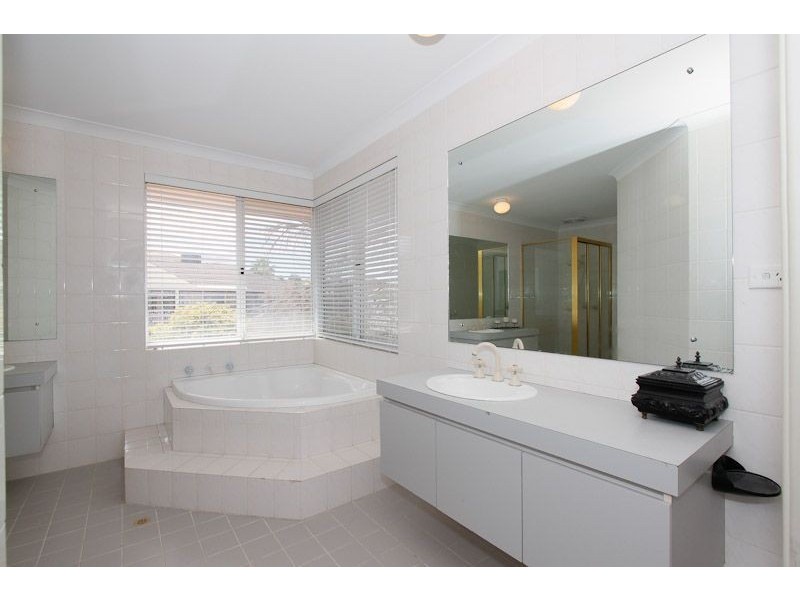 6 Imperial Court, Ocean Reef WA 6027