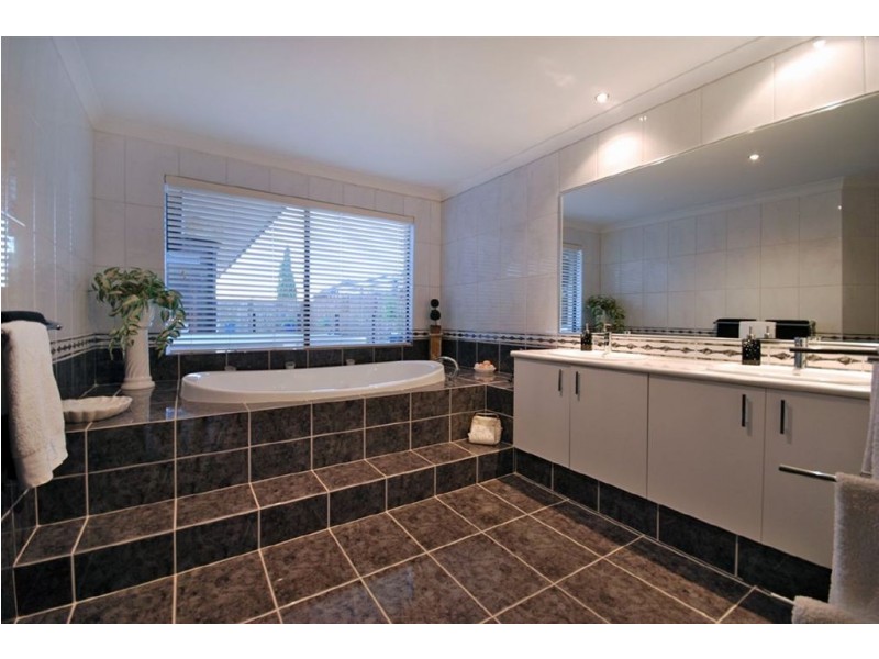 11 Marriot Turn, Currambine WA 6028