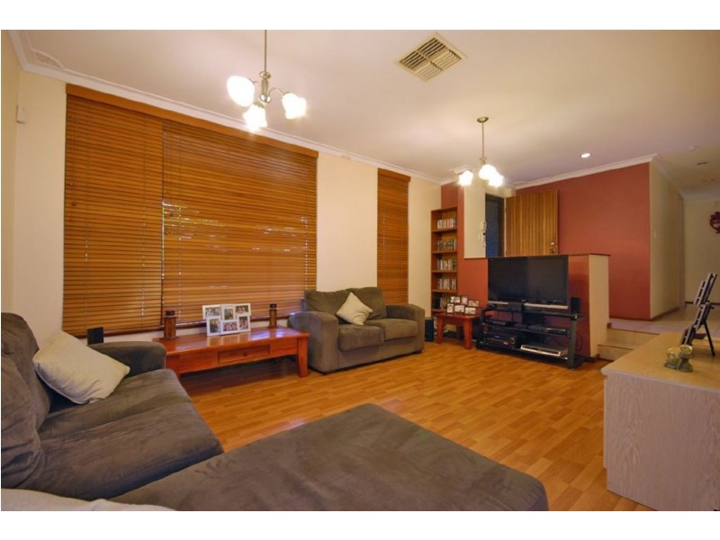 35 Fenellia Crescent, Craigie WA 6025