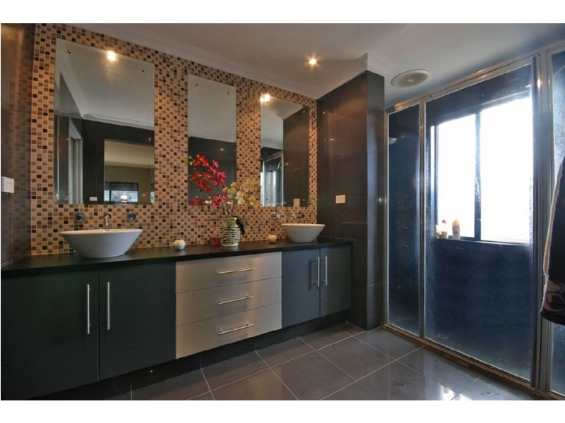 24 Brightlands Circuit, Carramar WA 6031