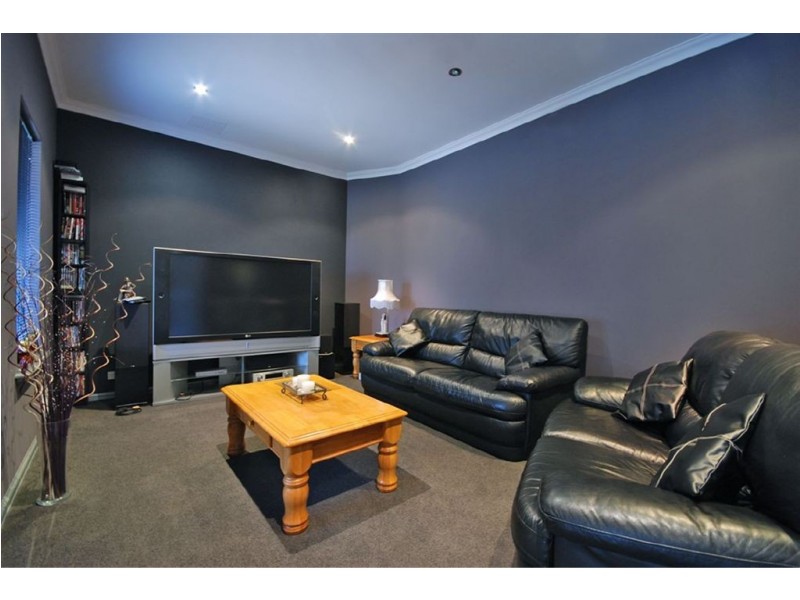 24 Brightlands Circuit, Carramar WA 6031