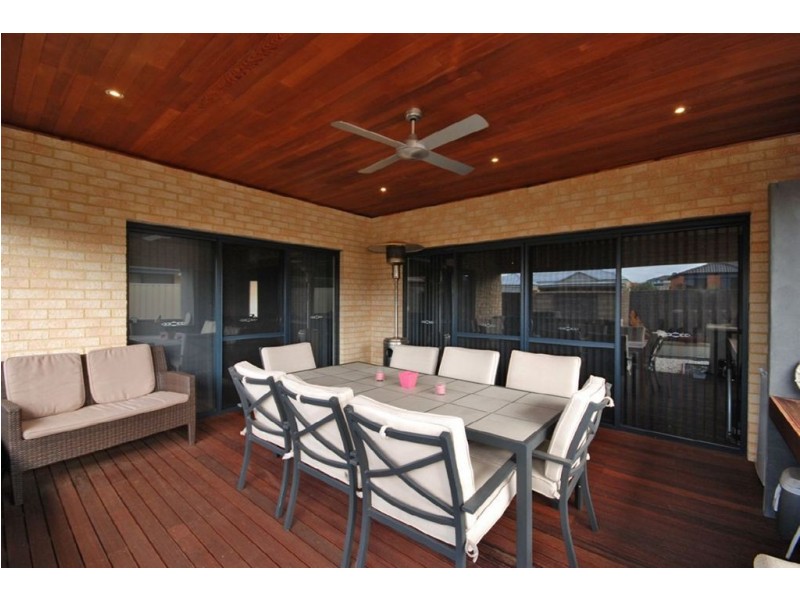 24 Brightlands Circuit, Carramar WA 6031