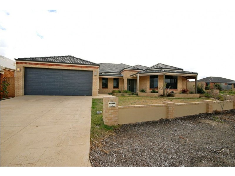 24 Brightlands Circuit, Carramar WA 6031