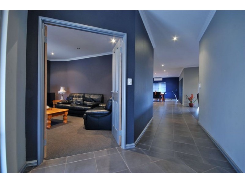 24 Brightlands Circuit, Carramar WA 6031