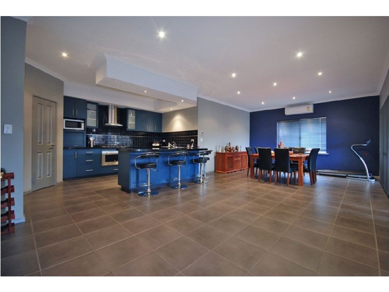 24 Brightlands Circuit, Carramar WA 6031