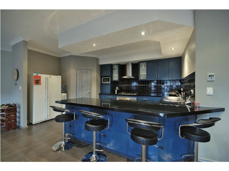 24 Brightlands Circuit, Carramar WA 6031