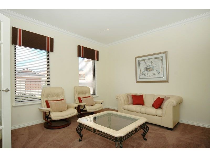 8 Perissa Road, Iluka WA 6028