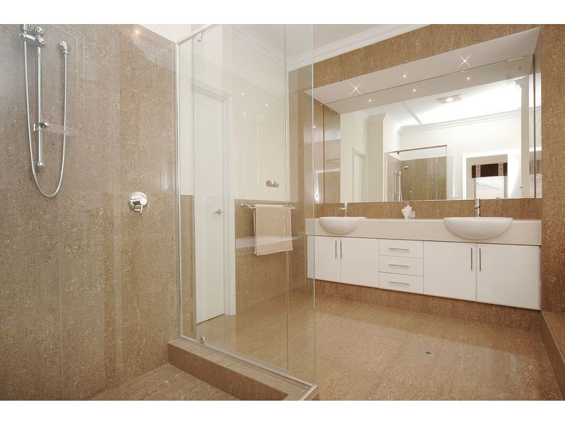 8 Perissa Road, Iluka WA 6028