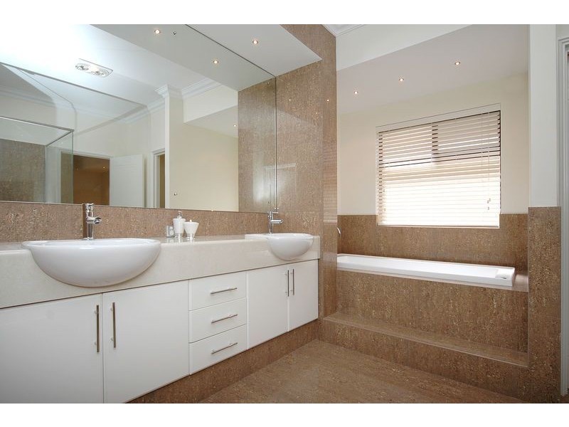 8 Perissa Road, Iluka WA 6028