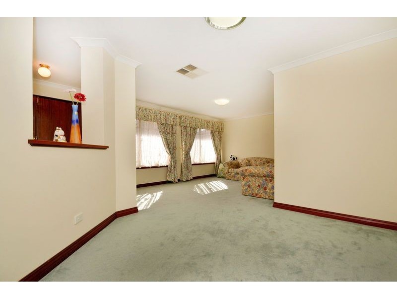 14 Penlea Glade, Kiara WA 6054